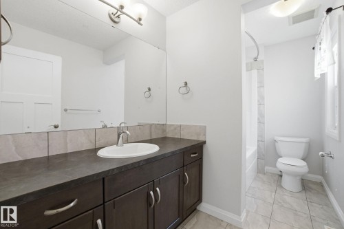 1220 Secord Landing Landing, Edmonton, AB - Indoor Photo Showing Bathroom