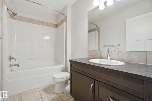 1220 Secord Landing Landing, Edmonton, AB - Indoor Photo Showing Bathroom