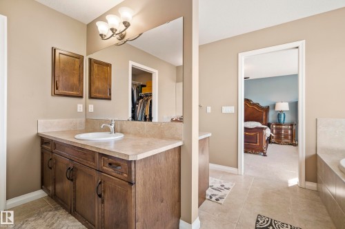 3689 Atkinson Loop, Edmonton, AB - Indoor Photo Showing Bathroom