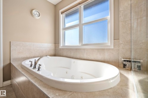 3689 Atkinson Loop, Edmonton, AB - Indoor Photo Showing Bathroom