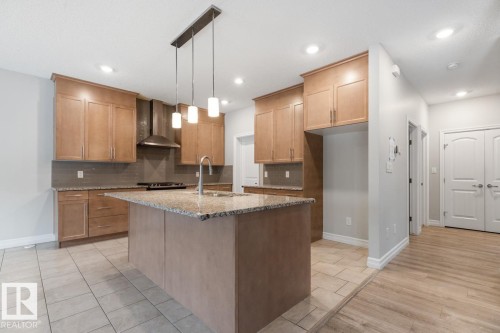 1424 29 Street, Edmonton, AB - Indoor Photo Showing Kitchen