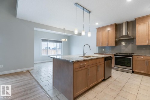 1424 29 Street, Edmonton, AB - Indoor Photo Showing Kitchen