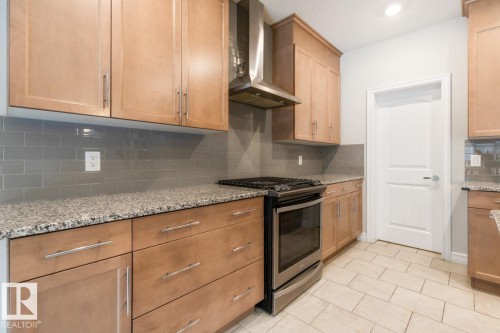 1424 29 Street, Edmonton, AB - Indoor Photo Showing Kitchen