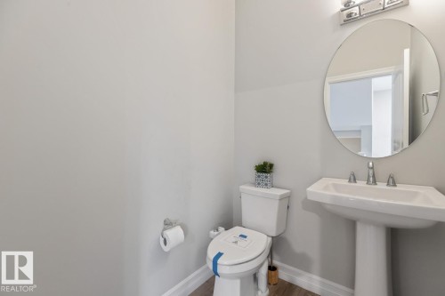 1424 29 Street, Edmonton, AB - Indoor Photo Showing Bathroom