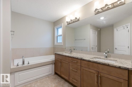 1424 29 Street, Edmonton, AB - Indoor Photo Showing Bathroom
