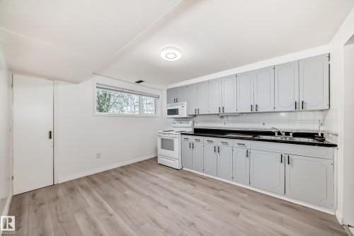 10703 65 Avenue, Edmonton, AB - Indoor Photo Showing Kitchen