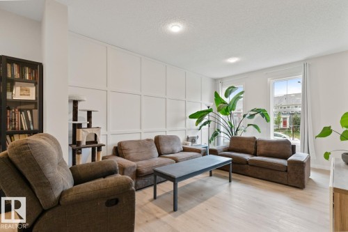 2147 Maple Road, Edmonton, AB - Indoor Photo Showing Living Room