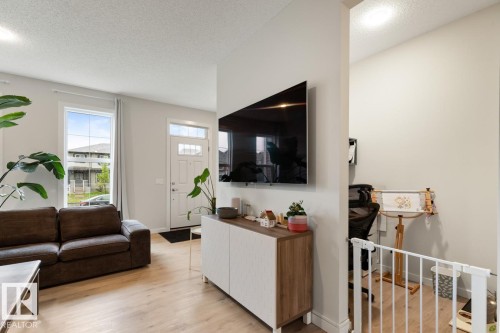 2147 Maple Road, Edmonton, AB - Indoor