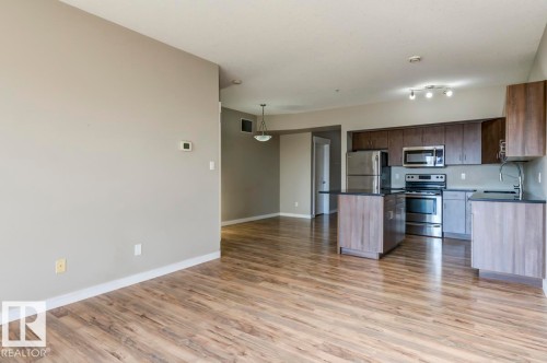 515 10518 113 Street, Edmonton, AB - Indoor Photo Showing Kitchen