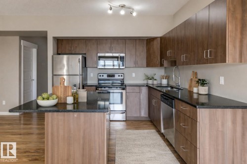 515 10518 113 Street, Edmonton, AB - Indoor Photo Showing Kitchen With Stainless Steel Kitchen