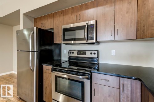 515 10518 113 Street, Edmonton, AB - Indoor Photo Showing Kitchen With Stainless Steel Kitchen