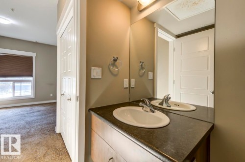515 10518 113 Street, Edmonton, AB - Indoor Photo Showing Bathroom