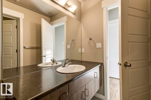 515 10518 113 Street, Edmonton, AB - Indoor Photo Showing Bathroom