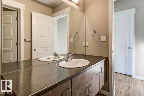 515 10518 113 Street, Edmonton, AB - Indoor Photo Showing Bathroom