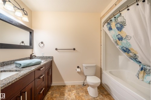 702 Pheasant Close, Cold Lake, AB - Indoor Photo Showing Bathroom