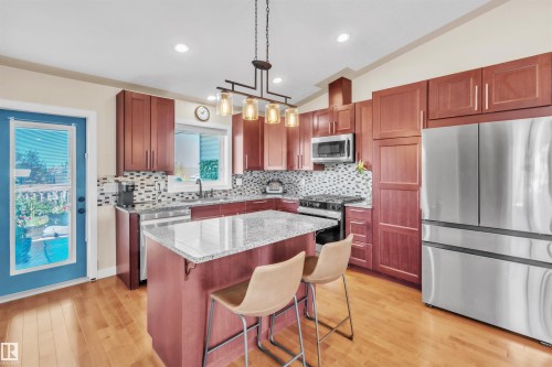 702 Pheasant Close, Cold Lake, AB - Indoor Photo Showing Kitchen With Upgraded Kitchen