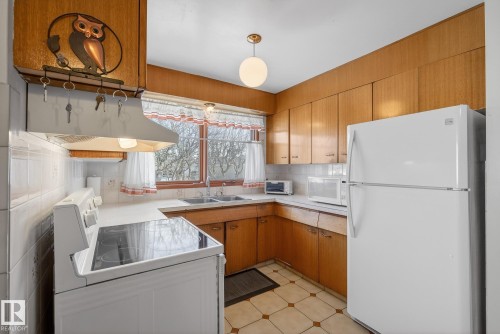 9145 152 Street, Edmonton, AB - Indoor Photo Showing Kitchen With Double Sink