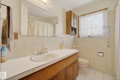 9145 152 Street, Edmonton, AB - Indoor Photo Showing Bathroom