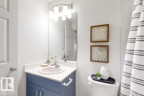 19111 20 Avenue, Edmonton, AB - Indoor Photo Showing Bathroom