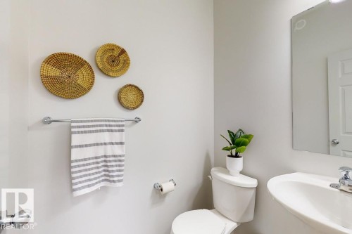 19111 20 Avenue, Edmonton, AB - Indoor Photo Showing Bathroom