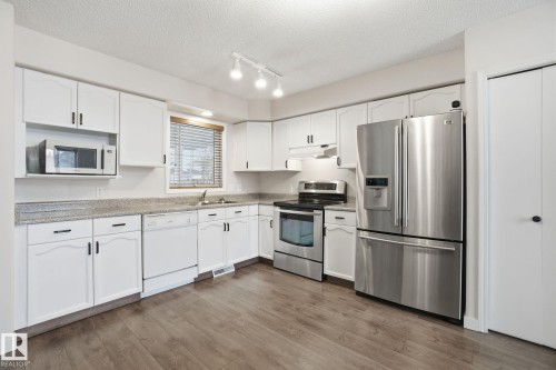 71 Caledonia Drive, Leduc, AB - Indoor Photo Showing Kitchen