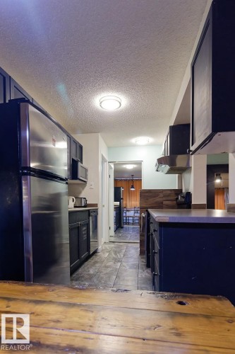 105 11217 103 Avenue Nw, Edmonton, AB - Indoor Photo Showing Kitchen