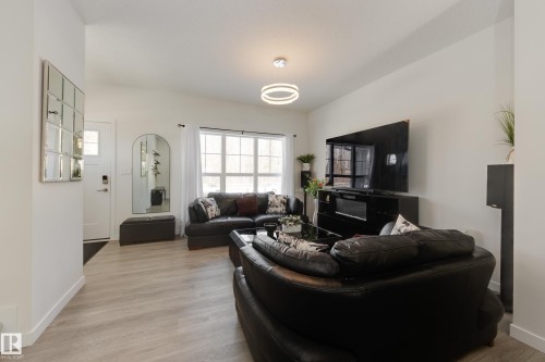 5181 Edgemont Boulevard, Edmonton, AB - Indoor Photo Showing Living Room