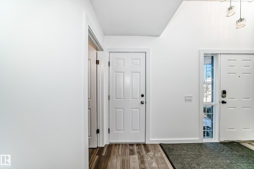 Foyer entrance featuring wood finished floors and baseboards - 4008 37 Avenue, Edmonton, AB - Indoor Photo Showing Other Room