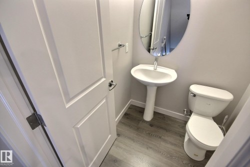 846 Daniels Way, Edmonton, AB - Indoor Photo Showing Bathroom