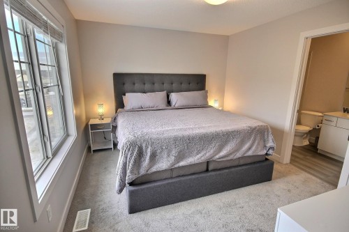 846 Daniels Way, Edmonton, AB - Indoor Photo Showing Bedroom