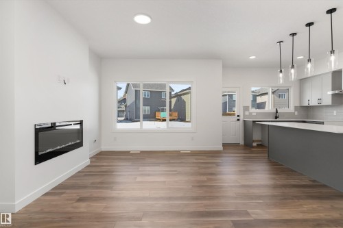 4028 207 Street, Edmonton, AB - Indoor Photo Showing Kitchen
