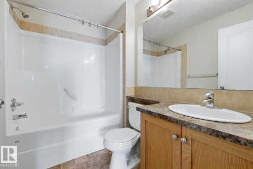 125 1520 Hammond Gate Nw, Edmonton, AB - Indoor Photo Showing Bathroom