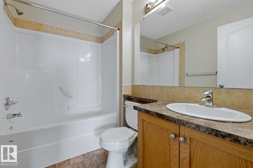 125 1520 Hammond Gate Nw, Edmonton, AB - Indoor Photo Showing Bathroom