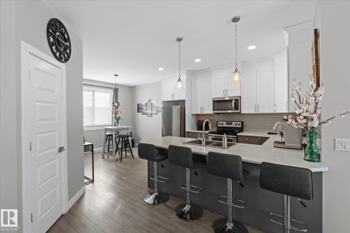 6 Hemingway Crescent, Spruce Grove, AB - Indoor Photo Showing Kitchen With Double Sink With Upgraded Kitchen