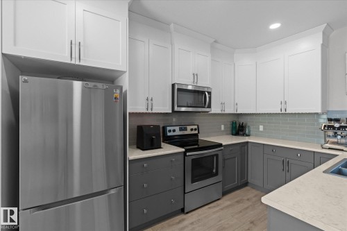 6 Hemingway Crescent, Spruce Grove, AB - Indoor Photo Showing Kitchen With Double Sink With Upgraded Kitchen