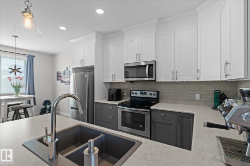 6 Hemingway Crescent, Spruce Grove, AB - Indoor Photo Showing Kitchen With Double Sink With Upgraded Kitchen