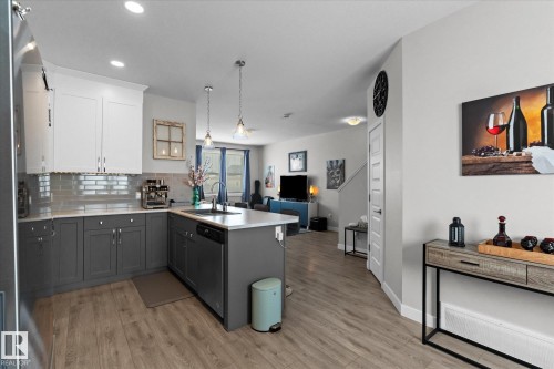 6 Hemingway Crescent, Spruce Grove, AB - Indoor Photo Showing Kitchen