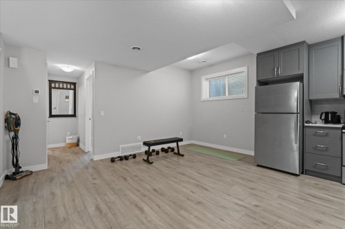 6 Hemingway Crescent, Spruce Grove, AB - Indoor