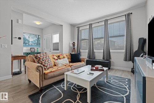 6 Hemingway Crescent, Spruce Grove, AB - Indoor Photo Showing Living Room