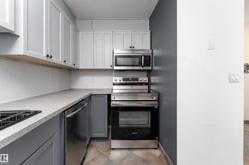 17737 95 Street, Edmonton, AB - Indoor Photo Showing Kitchen