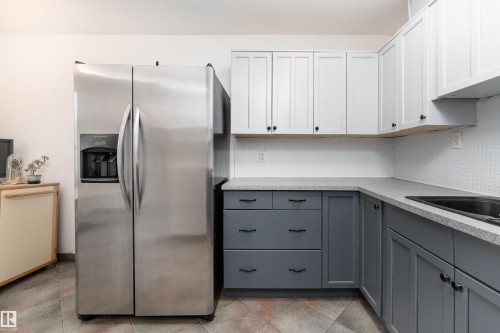 17737 95 Street, Edmonton, AB - Indoor Photo Showing Kitchen