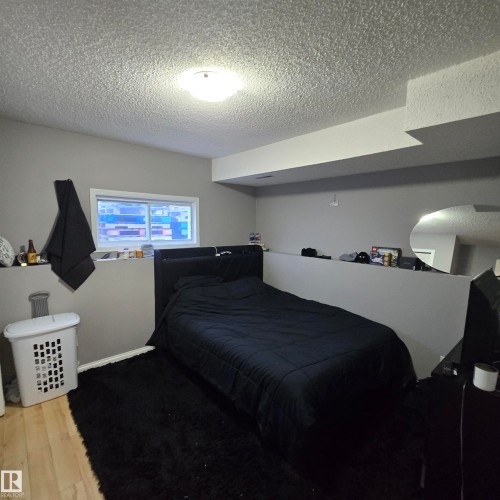 4016 22 Avenue, Edmonton, AB - Indoor Photo Showing Bedroom
