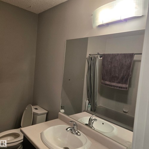 4016 22 Avenue, Edmonton, AB - Indoor Photo Showing Bathroom