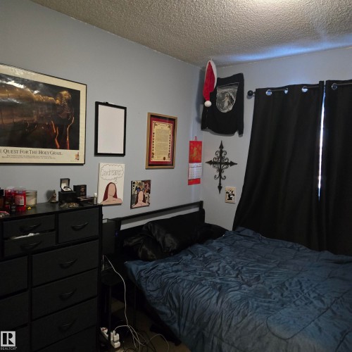 4016 22 Avenue, Edmonton, AB - Indoor Photo Showing Bedroom