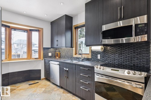 10537 140 Street, Edmonton, AB - Indoor Photo Showing Kitchen With Double Sink With Upgraded Kitchen