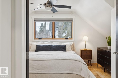 10537 140 Street, Edmonton, AB - Indoor Photo Showing Bedroom