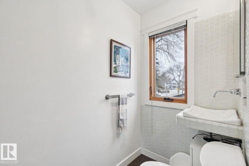 10537 140 Street, Edmonton, AB - Indoor Photo Showing Bathroom
