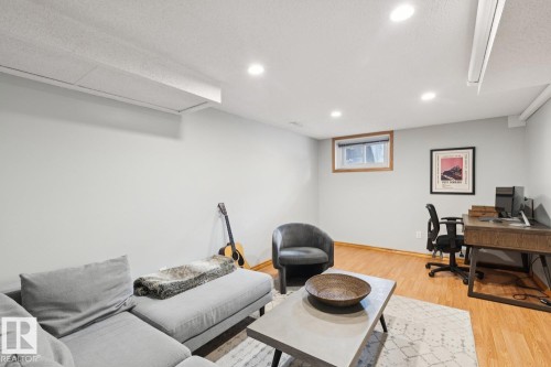 10537 140 Street, Edmonton, AB - Indoor