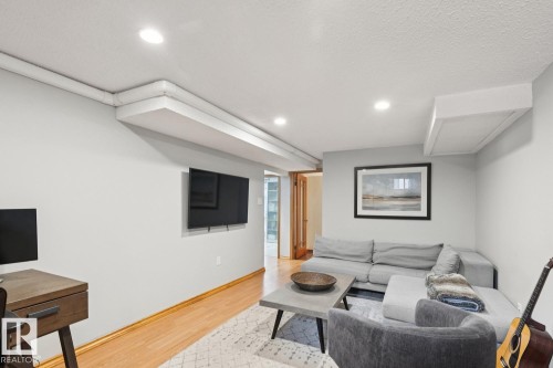 10537 140 Street, Edmonton, AB - Indoor Photo Showing Living Room