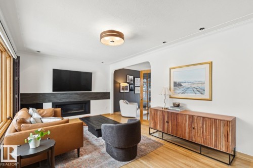 10537 140 Street, Edmonton, AB - Indoor With Fireplace